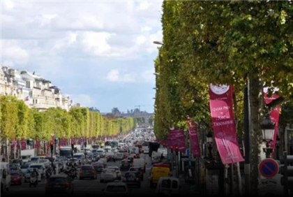 В Париже скорость автомобилей ограничили до 30 километров в чаc