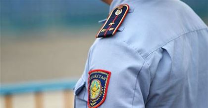 Полицейского, который поднял руку на подчиненного, уволили в Алматы