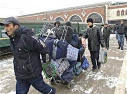 Россия собирается массово завозить тысячи узбекских мигрантов через Казахстан