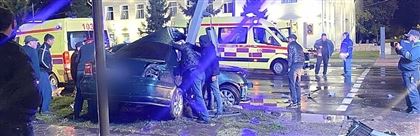  В Петропавловске легковой автомобиль врезался в светофор: погиб пассажир