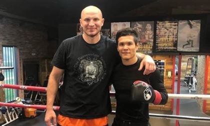 Казахстанцы Данияр Елеусинов и Иван Дычко выступят на одном вечере бокса в декабре