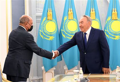 Нурсултан Назарбаев встретился с заместителем Председателя Совета по управлению МФЦА Сумой Чакрабарти