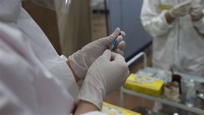 В России приостановили выпуск вакцины от коронавируса "КовиВак"