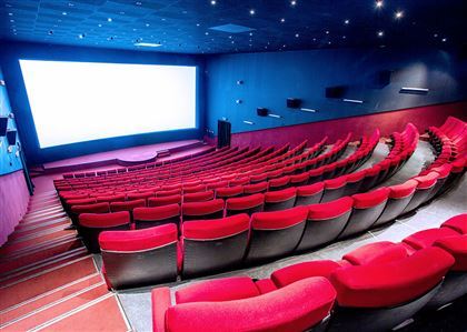 "Везде тащить с собой детей": открывшиеся после карантина кинотеатры возмущают алматинцев