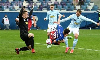 Казахстанец Бактиер Зайнутдинов стал автором лучшего гола сентября, забив при помощи пятой точки