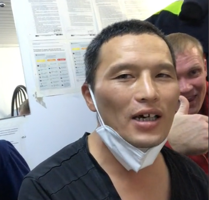 "Это же казахская Рианна" - вахтовик покорил слушателей своими каверами в TikTok 