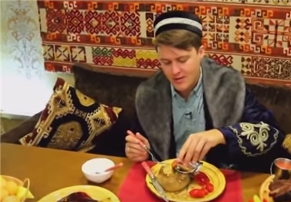 "Девушка - молодец, сама пол-лошади съела" - как иностранцы пробуют блюда казахской кухни