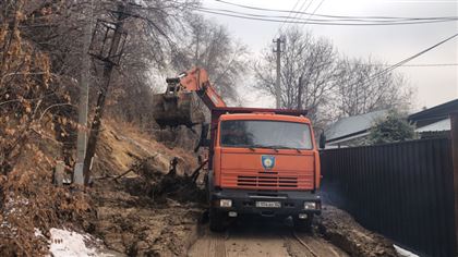 Сход грунта перекрыл проселочную дорогу в Алматы