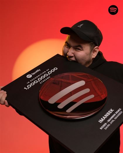 Imanbek получил награду Spotify за миллиард прослушиваний ремикса Roses