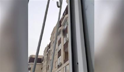 В Алматы мужчина на глазах у соседей совершил суицид