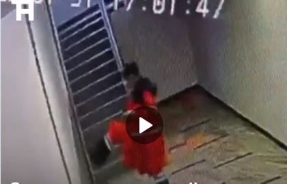 Фельдшера, вызвавшего лифт ногой, наказали в Нур-Султане