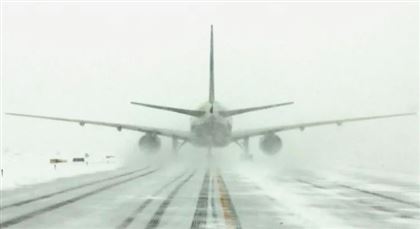 В Японии из-за снегопада отменили около 180 авиарейсов