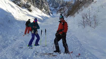 Лыжника накрыло лавиной в Алматинской области