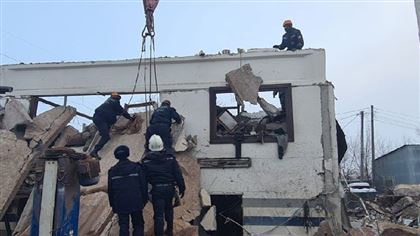 В Актобе из-за взрыва на СТО произошло обрушение здания