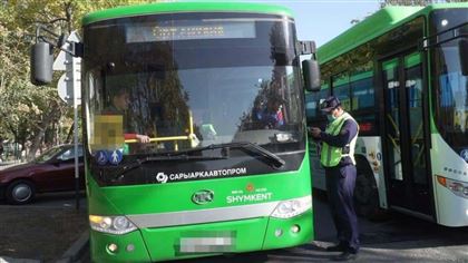 В Шымкенте 156 водителей автобусов нарушили ПДД за день