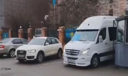 Три автобуса с казахстанцами выехали из Киева во Львов