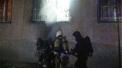 Десять жильцов, в том числе ребенка, эвакуировали из жилого дома в Алматы