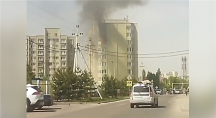 В Алматы во время пожара в девятиэтажном доме эвакуировали 65 человек - видео