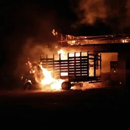 Грузовик сгорел во время пожара в Балхаше