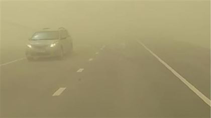 В Мангистауской области закрыли дорогу из-за пыльной бури