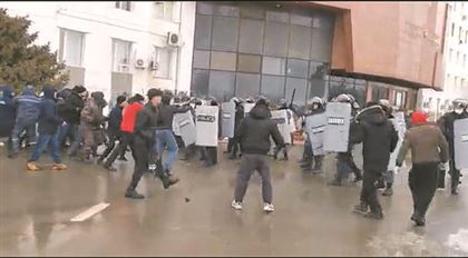 Сколько человек остаются под стражей после январских беспорядков в Казахстане