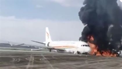 В Сети появилось видео пожара на борту китайского самолета с пассажирами