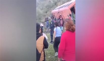 В Перу со 100-метрового обрыва сорвался автобус, погибли люди