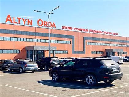 Налоговые нарушения выявили на рынке "Алтын Орда" в Алматы