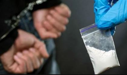 В Актобе полицейский торговал наркотиками из вещдоков