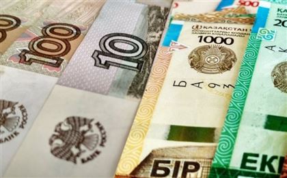 "Курс рубля может подняться до 10 тенге, а экономика России приходит в упадок" - эксперт
