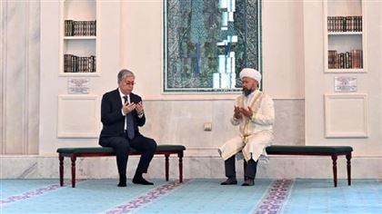 Президент Казахстана посетил мечеть Хазрет Султан