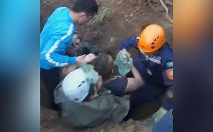 Житель Актюбинской области залез в трубу и застрял