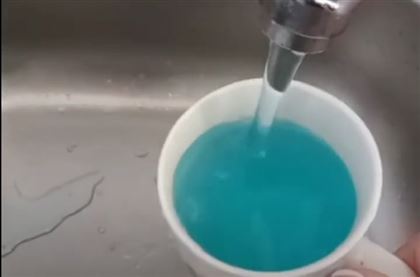 Синяя жидкость из крана питьевой воды напугала жителей Актау