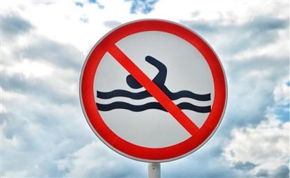 Купание почти на 30 пляжах запретили в Атырау