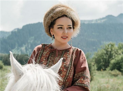 Русскому меня научила бабушка, которой было стыдно перед соседями за мою казахскую речь - Жазира Баирбекова