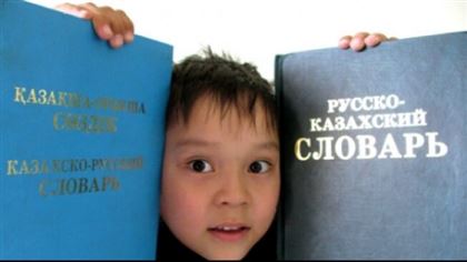 «У казахов, перешагнувших порог русского класса, возникает эго» - чиновники о русском и казахском языках