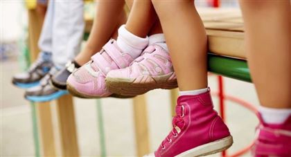 В РК за год на 14% подорожала детская обувь