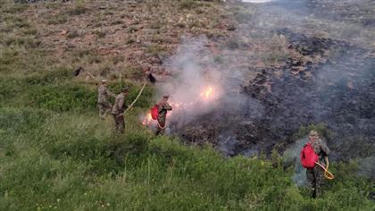 В Карагандинской области к тушению пожаров привлечены 100 военнослужащих