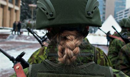 В Латвии захотели ввести воинскую повинность для женщин