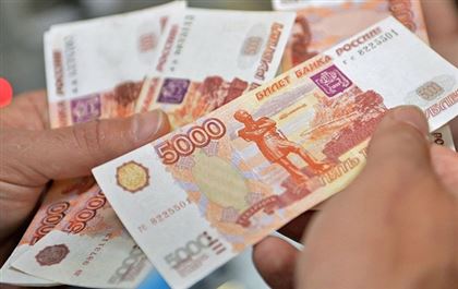 Казахстанским банкам разрешили вывезти рубли за границу