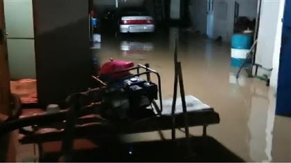Десятки жилых домов оказались затоплены дождевыми водами в Кокшетау