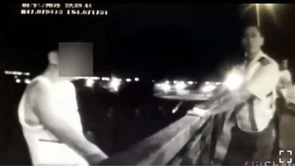 В Атырау мужчина пытался спрыгнуть с моста