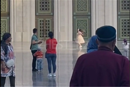 Пользователей Казнета возмутил ролик танцующей в мечети девушки