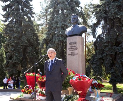 День памяти Динмухамеда Кунаева прошел в Алматы
