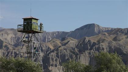 На казахстанско-китайской границе задержали вооруженного иностранца