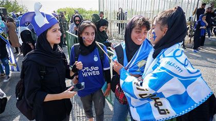 В Иране женщин впервые за 43 года пустили на футбольный матч