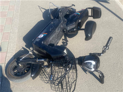 В Атырау ребёнка на электросамокате сбила машина на пешеходном переходе