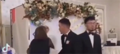 Казахстанка начала срывать с дочери платок прямо на ее свадьбе 