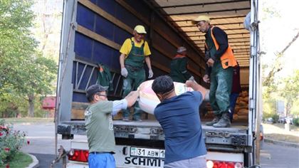 Из Алматы в Костанайскую область отправили 120 тонн гуманитарной помощи