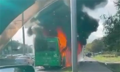 В Алматы сгорел автобус - видео